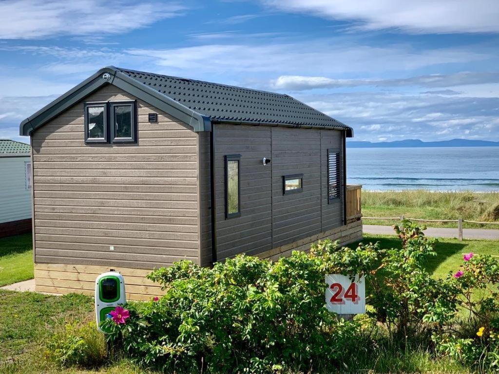 Beach Front Lodge Hopeman Exterior photo